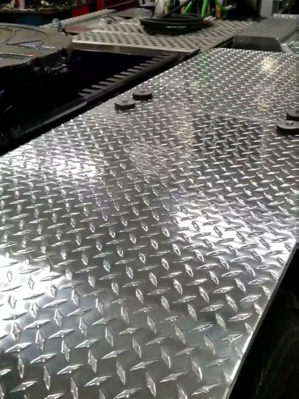 Commercial truck headache rack