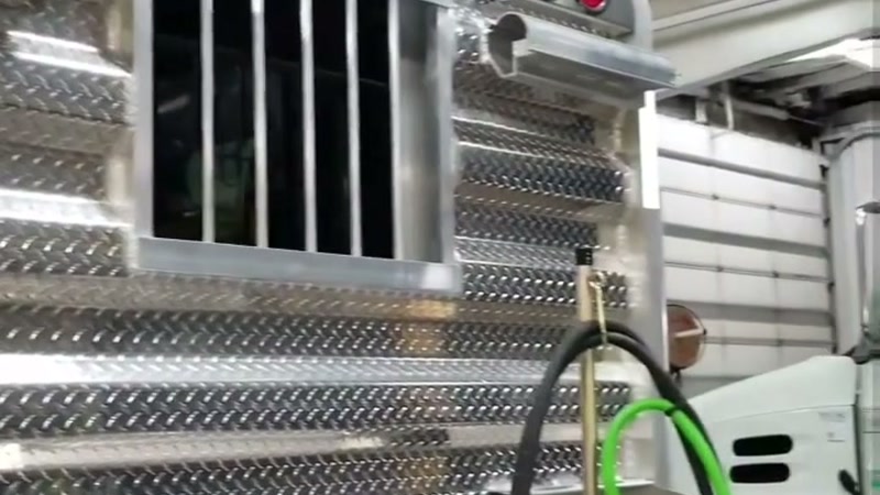 Commercial truck headache rack