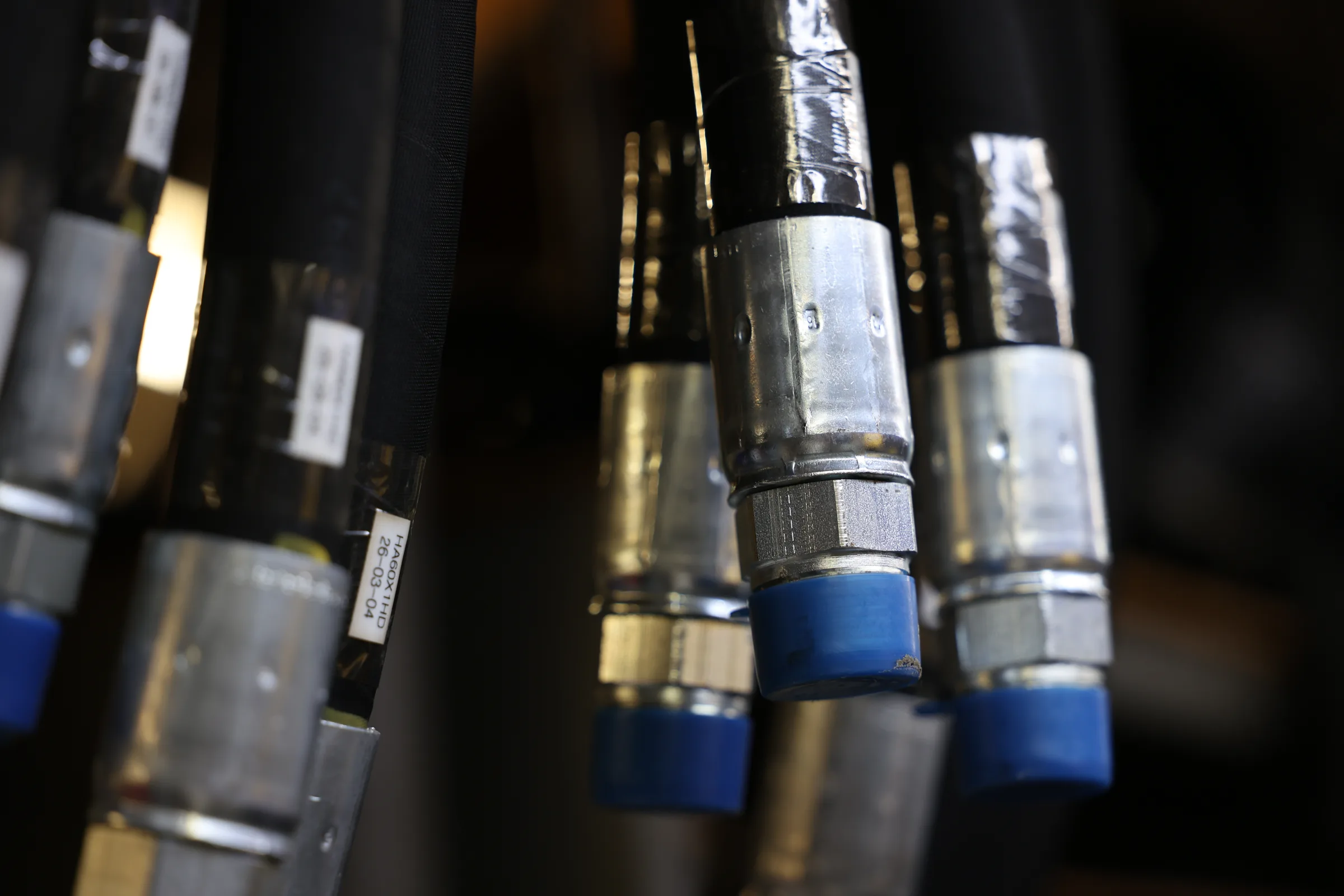 Hydraulic hoses and metal connectors