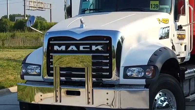 Commercial dump body truck
